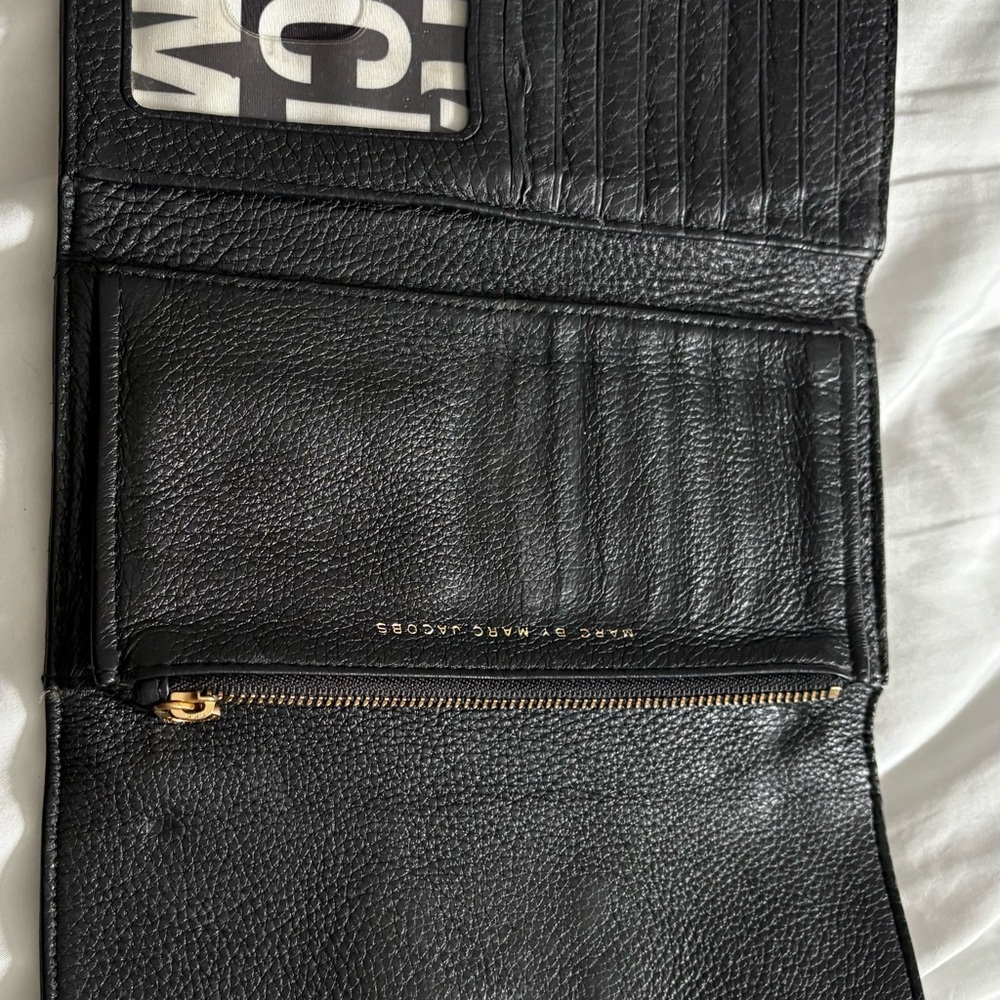 Marc by Marc Jacobs Black Wallet with Gold Plaque - Picture 6 of 9